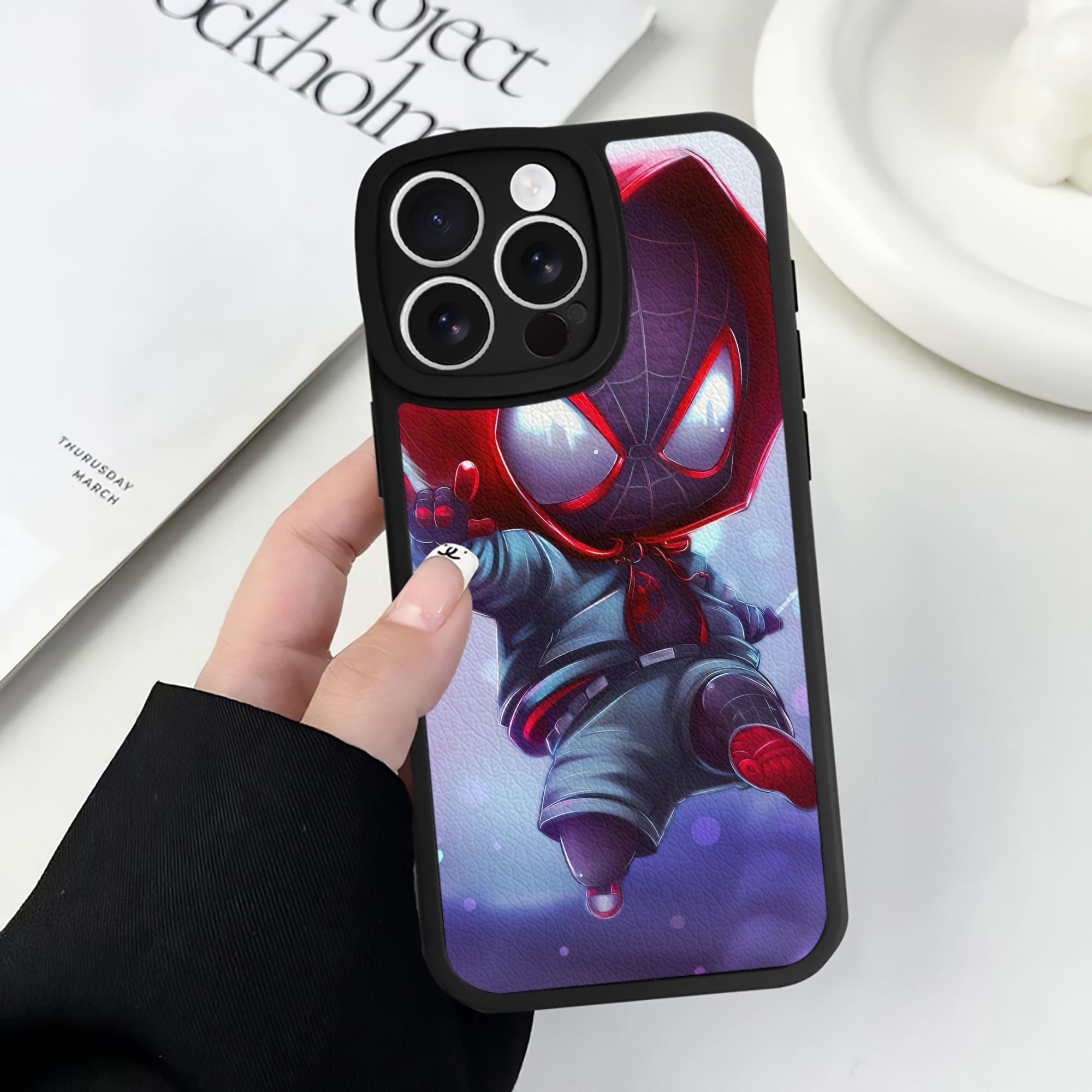 Spider Man スパイダーマン 【iPhone 16シリーズ対応】シリコンスマホケース（レザー調） 材質：シリコン